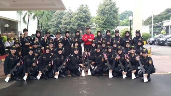 Aksi Srikandi Cantik Bea Cukai, Si Jago Tembak Didikan Kopassus