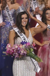 Miss Kolombia, Paulina Vega dinobatkan sebagai Miss Universe ke-63. Alexander Tamargo/Getty Images/detikFoto.