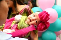 Lucunya bayi Anang dan Ashanty berpita pink. Pool/Akew/detikFoto.