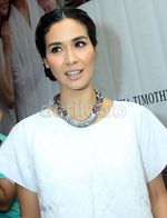 Marsha Timothy Tetap Cantik Tampil Kasual, Setuju?