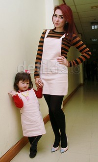 Like mother like daughter, Ussy dan Chibul. Pool/Gus Mun/detikFoto.