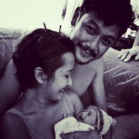 The best minutes of our lives! Assalamualaikum, Welcome to the world, Den Bagus Satrio Sasono, tulis Widi di keterangan foto. (Instagram/Widi Mulia)