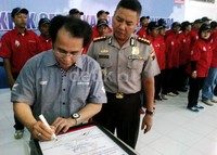 Peresmian dilakukan dengan penandatanganan pernyataan dari warga Kampung Safety Riding yang dihadiri Chief Executive Astra Motor Sigit Kumala, Wadirlantas Polda Jateng  AKBP Dhani Hernando, Kapolrestabes Semarang Kombes Pol Djihartono dan jajarannya.