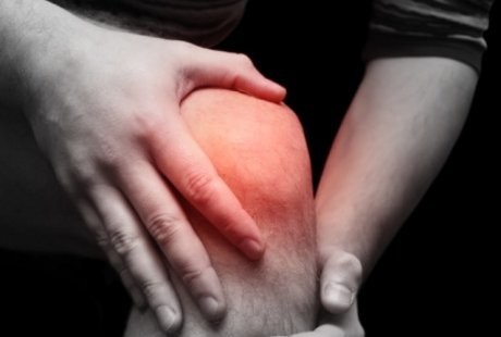 Lutut Sering Nyeri Saat Musim Hujan? Bisa Jadi Ini Penyebabnya