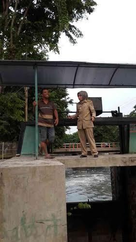 Ini Maria, Lurah Mungil di Surabaya yang Dikenal Suka Blusukan ke Sungai
