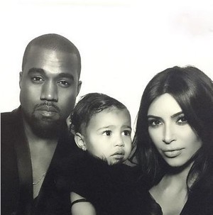 Kanye West Yakin Kim Kardashian Menikahinya Bukan karena Uang