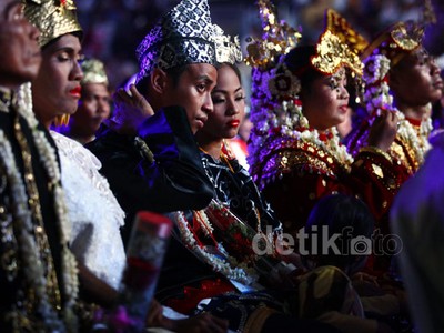 5.115 Pasangan Pengantin Nikah Massal