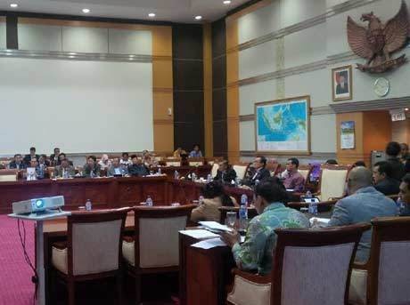 Suasana rapat kerja Menkominfo dan Komisi DPR RI (rou/detikINET) Suasana rapat kerja Menkominfo dan Komisi DPR RI (rou/detikINET)