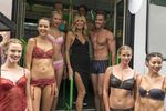 Promosi Lingerie, Heidi Klum Seksi dengan Dress Hitam