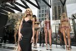 Promosi Lingerie, Heidi Klum Seksi dengan Dress Hitam