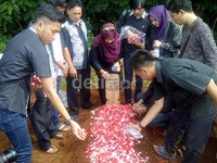 Suasana duka di pemakaman Zainal Abidin Domba. Desi Puspasari/detikHOT.