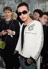 Bagaimana gaya G-Dragon kali ini menurutmu, VIP? Pascal Le Segretain/Getty Images/detikFoto.