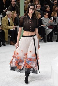 Aksi Kendall di catwalk. Pascal Le Segretain/Getty Images/detikFoto.