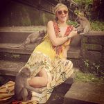 Paris Hilton Asyik Main dengan Monyet di Bali