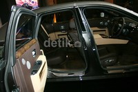 Ghost Series II hadir dengan penyegaran di berbagai aspek. Serangkaian ubahan itu sengaja dihadirkan untuk memenuhi keinginan konsumen yang umumnya para eksekutif dengan mobilitas tinggi.