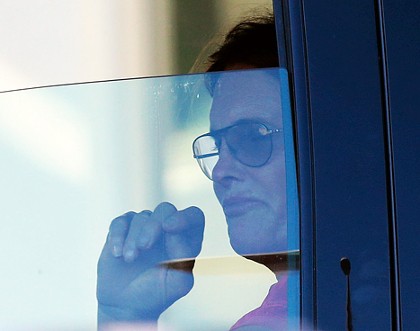 Dikabarkan Ingin Operasi Kelamin, Bibir Bruce Jenner Terlihat Lebih Tebal