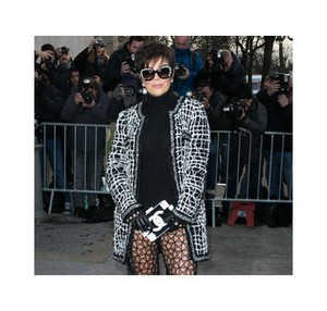 Kris Jenner Pakai Celana Transparan Saat Hadir di Show Chanel