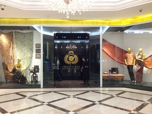 Iwan Tirta Private Collection Buka Butik Terbesar di Plaza Indonesia