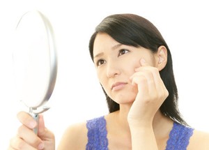 Cara Pudarkan Flek Hitam di Wajah Tanpa Harus Pakai Krim Anti Aging