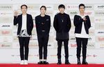 Bertabur Idola KPop di Gaon Chart KPop Awards 2015