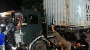 Kecelakaan Truk Vs Angkot di Sukabumi, Ibu dan Anak Tewas Terjepit