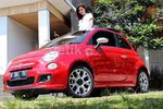 Lirikan Menggoda Sekar di Mobil Fiat