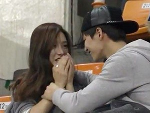 Cup! Song Jae Rim Cium Kim So Eun Saat Nonton Pertandingan Basket