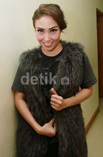 Ayu Dewi si Ibu Centil