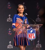 Katy Perry Bergaya Bak Cheerleader