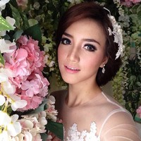 Kecantikan kakak Citra Kirana yang akrab disapa Uty itu tentu langsung mencuri perhatian. (Instagram/Erica Putri)