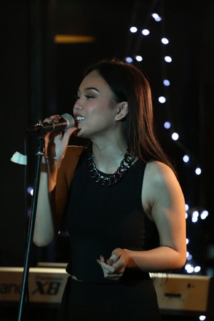 Sakitnya Tuh Di Sini Versi R&B ala Angela Nazar