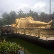 Menghabiskan Akhir Pekan di Patung Budha Tidur