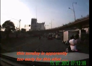 Ichiro Nyaris Serempet Pemotor yang Memotong Jalur Jalan
