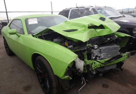 Baru 1 Jam Dibeli Kecelakaan, Dodge Challenger SRT Ini Dilelang