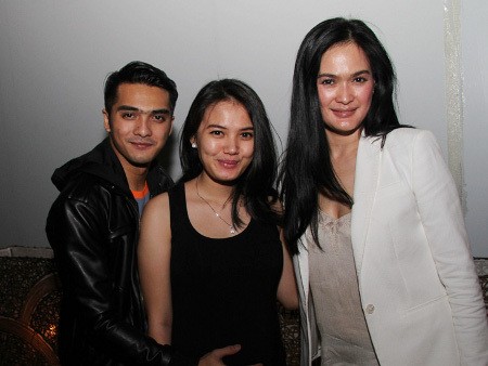 Terlihat Awet Muda, Donna Harun Digoda Cucu