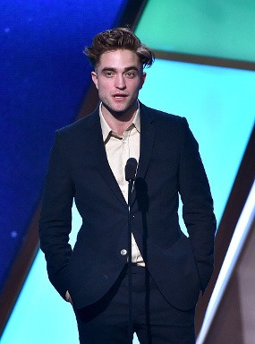 Robert Pattinson Dikabarkan Bangkrut