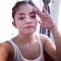 Tika tampaknya percaya diri dengan wajahnya saat tidak memakai make-up. (Instagram/Tika Ramlan)