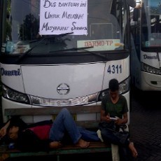Tuntut Gaji Layak, Awak Bus Damri di Surabaya Kompak Mogok