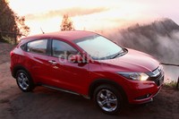 Kemewahan sesungguhnya kembali ditunjukkan pada tampilan pelek 17 inci dan Panaromic Sunroof (HR-V 1.8 Liter).