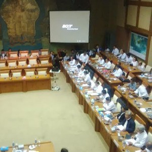 Di Rapat DPR, Menteri ESDM: Harga BBM di RI Bukan yang Termahal di Dunia