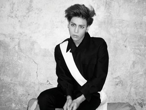 Album BASE Jonghyun SHINee Perkasa di Chart Bulanan Korea