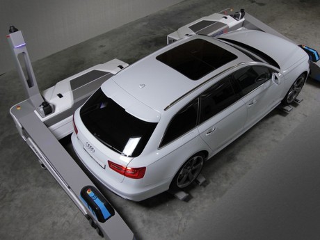 RAY, Si Robot Tukang Parkir Pintar