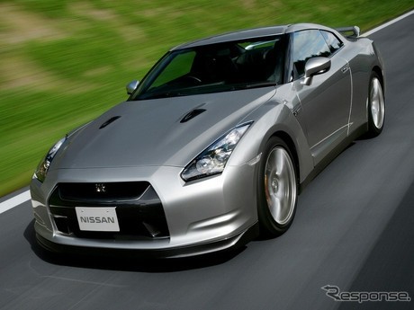 Nissan Tarik Ribuan Mobil Sport GT-R