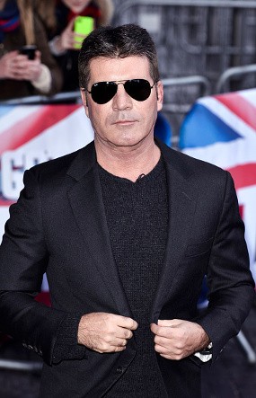 Kocak! Simon Cowell Pingsan Gara-gara Dihipnotis Anjing