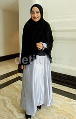 Cindy Fatika Sari Berhijab Syar'i