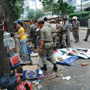 Rabu Tertib, Seratusan Gerobak PKL Liar di Tanah Abang Diangkut Satpol PP