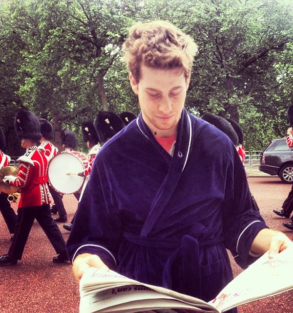 Traveler ini Keliling Eropa Cuma Pakai Kimono Mandi!