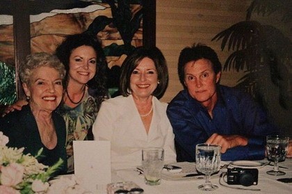 Sang Ibu Benarkan Kabar Rencana Bruce Jenner Ganti Kelamin
