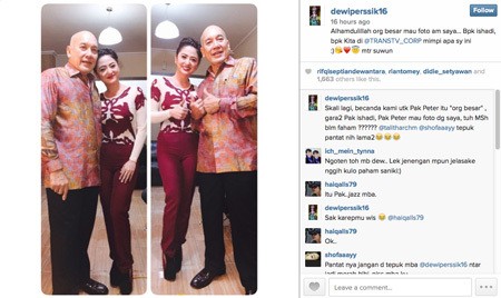 Ups...Foto Bareng Tokoh, Dewi Persik Salah Sebut Nama