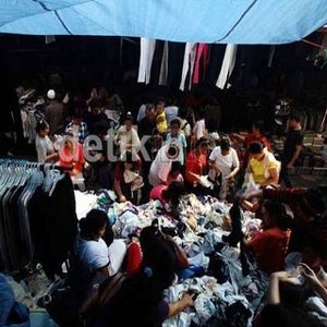 Pakaian Bekas Impor di Pasar Senen Ada yang Made in Indonesia